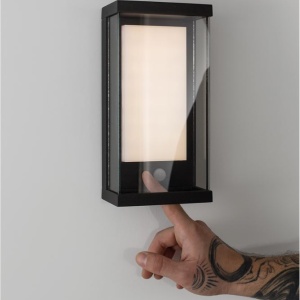 Aplica LED solara de exterior cu senzor miscare IP65 BAY 85190 universul-luminii.ro