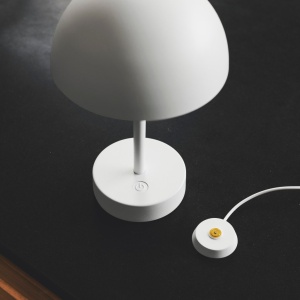 Veioza LED portabila de exterior design nordic IP44 Ellen To-Go Battery alb 241670 universul-luminii.ro