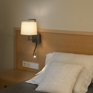 Aplica perete cu reader LED design clasic FRAME auriu antic/negru 189001 universul-luminii.ro