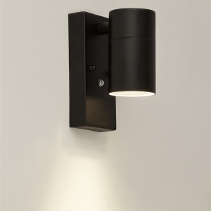 Aplica de perete exterior cu senzor de amurg IP44 Rochester 111042 universul-luminii.ro