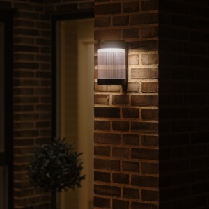 Aplica solara cu senzor de miscare, protectie IP44, Coupar negru 243962 universul-luminii.ro
