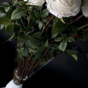 Aranjament floral elegant, VASE SERENA trandafiri albi, 125cm 1141134.95 - Img 2