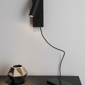 Aplica cu reader LED directionabil si USB Charger Fuse alba NVL-9170101 77023 universul-luminii.ro