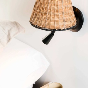 Aplica de perete cu reader design natural din ratan SUMBA 101574 universul-luminii.ro