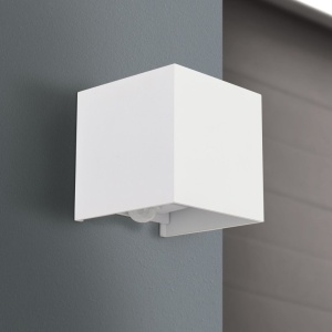 Aplica LED ambientala de exterior cu senzor de miscare IP54 CUBE-S alba 157204 universul-luminii.ro