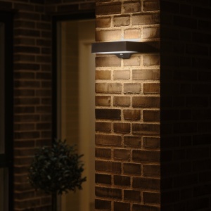 Aplica solara cu senzor de miscare, protectie IP44, Monay Square negru 244254 universul-luminii.ro