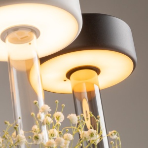 Lampa portabila cu baterii cu baza in forma de vaza AI design alb/ transparent 231114 universul-luminii.ro