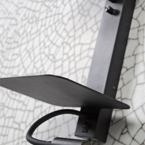 Aplica cu raft, reader LED, mufa USB si abajur textil negru Florence 192815 universul-luminii.ro