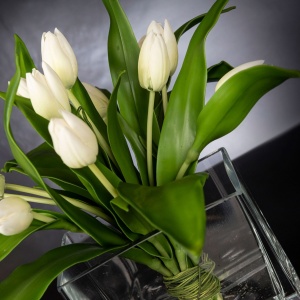 Aranjament floral mediu design LUX SQUARE TULIP - Img 4