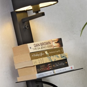 Aplica cu raft, reader LED, mufa USB si abajur textil negru Florence 192816 universul-luminii.ro