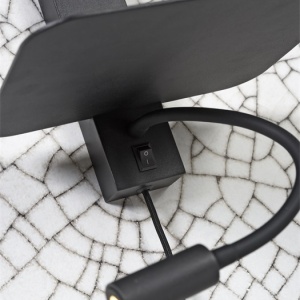 Aplica cu raft, reader LED, mufa USB si abajur textil negru Florence 88396 universul-luminii.ro