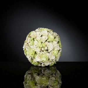 Aranjament floral elegant in forma de sfera, SMALL ROSES MIX SMALL 1141289.61