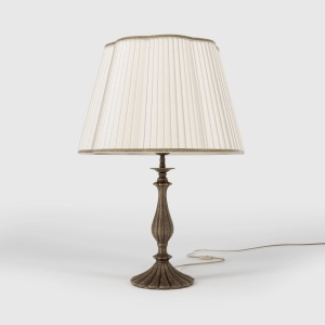 Veioza, Lampa de masa din alama stil clasic Petalo