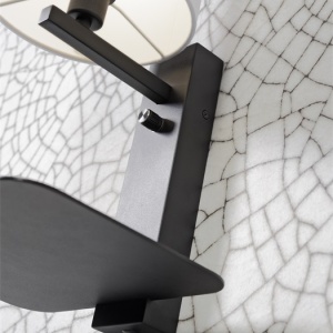 Aplica cu raft, mufa USB si abajur textil negru Florence 192867 universul-luminii.ro