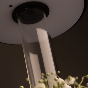 Lampa portabila cu baterii cu baza in forma de vaza AI design alb/ transparent 231108 universul-luminii.ro