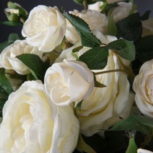 Aranjament floral CAMILLA ROSES WHITE - Img 4