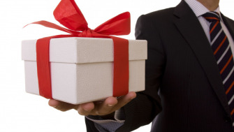 Arta de a oferi cadouri corporate sau cum sa-ti consolidezi relatiile de afaceri