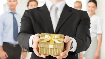 Mesaje in cadouri sau cadouri cu mesaje? Idei de mesaje pentru cadouri corporate
