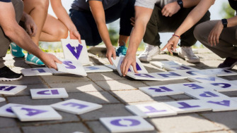 Teambuilding – Rolul și beneficiile activităților cu echipa din afara programului de lucru