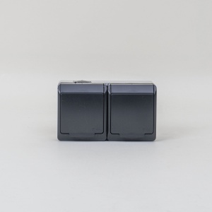 Priza dubla HERMES, 2 locasuri, alimentare 16A/250V, alb cu capac negru, 130x76x50 mm, ELPL-0325-07 - Img 2