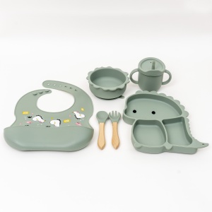 Set hranire bebelusi din silicon Z-TOOLS, 6 piese, model dinozaur, farfurie compartimentata 23x18x2.5 cm, bol cu capac 13x5 cm, baveta ajustabila 32x23 cm, lingurita si furculita 14x3.5 cm, canita cu toarte 8x9 cm, ZTS9094 - Img 2