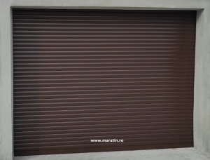 USA DE GARAJ TIP RULOU, ELECTRICA, 3000MM (L) x 2500MM (H), LAMELE DE 55MM, MARO INCHIS