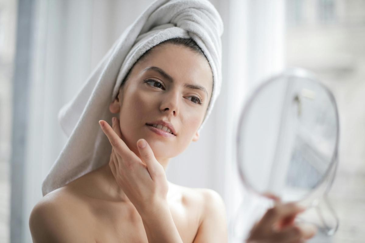Hidratarea pielii: strategii eficiente pentru a-ti mentine pielea sanatoasa si stralucitoare