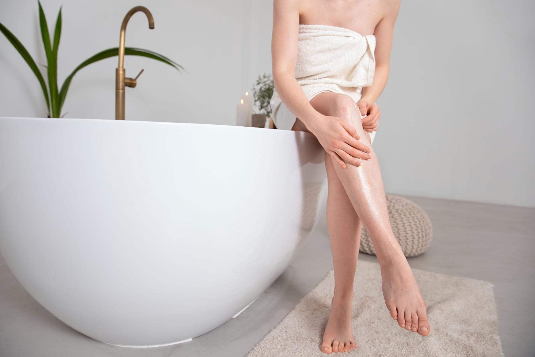 3. Exfoliere corp - femeie, cada, baie