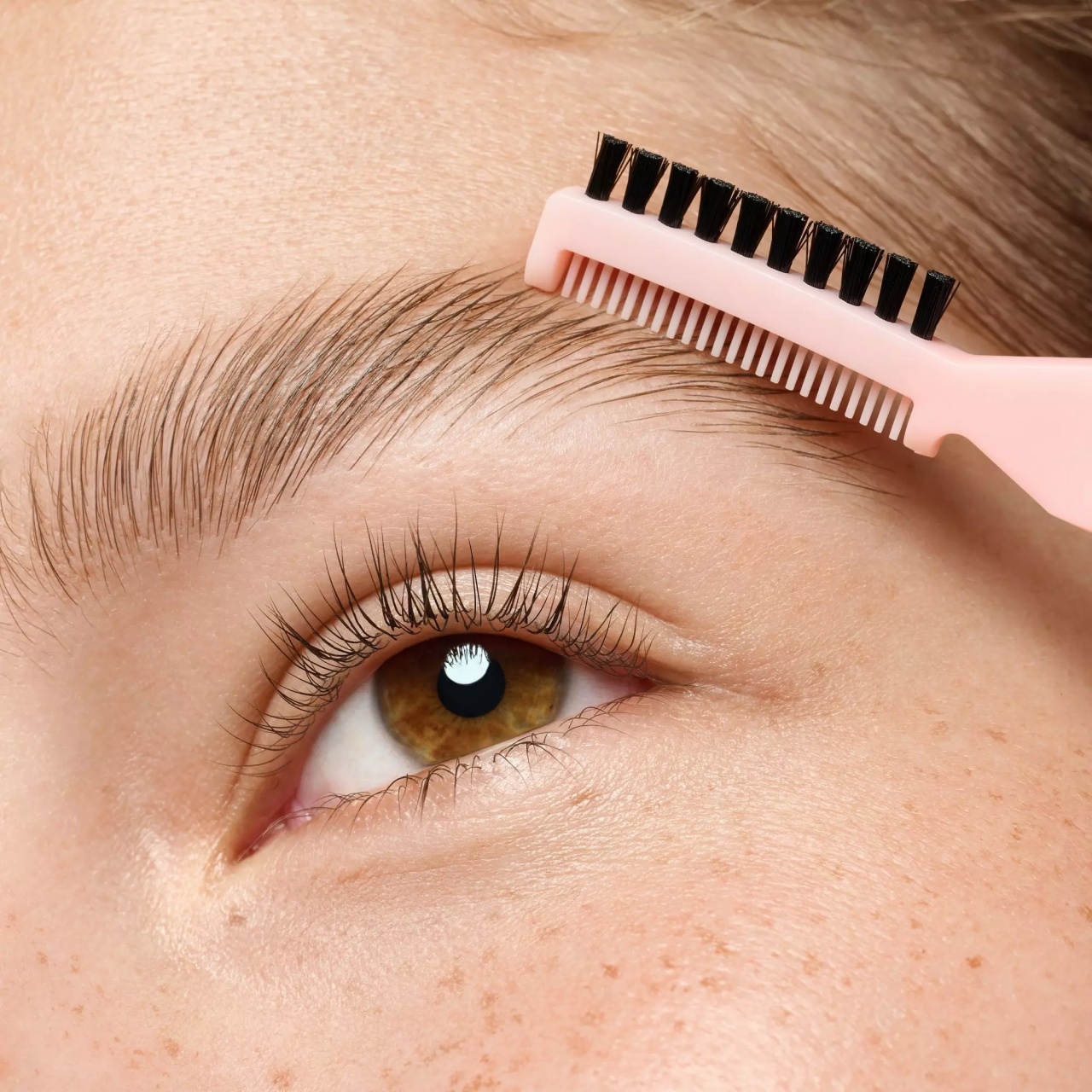 Essence Brow Lift & Freeze Glue 01 – gel transparent fixare sprâncene
