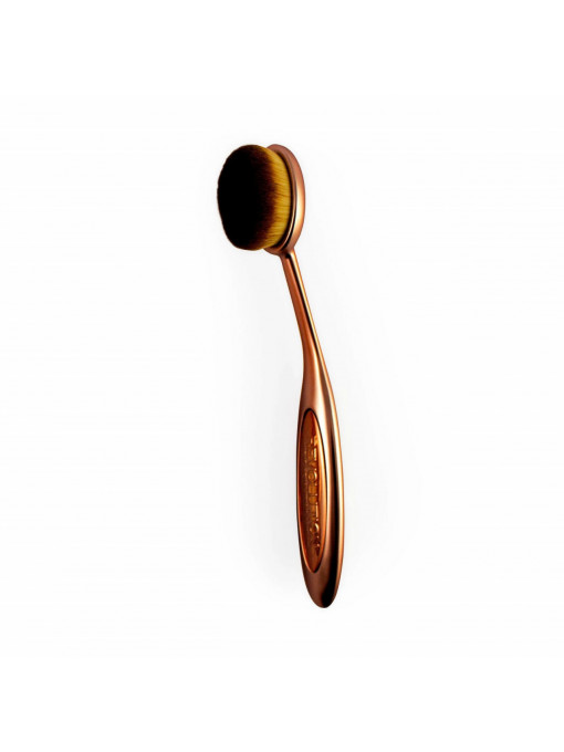 Pensula Makeup Revolution Precision Oval Cheek, pentru aplicarea primerului, pudrei si bronzerului.