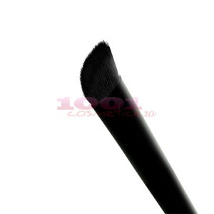 Makeup revolution london pro eyeshadow contour brush pensula pentru contur e102 thumb 2 - 1001cosmetice.ro