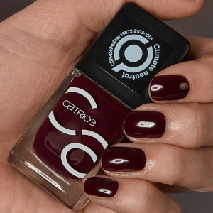 Catrice iconails gel lacquer lac de unghii you had me at merlot 118 thumb 2 - 1001cosmetice.ro