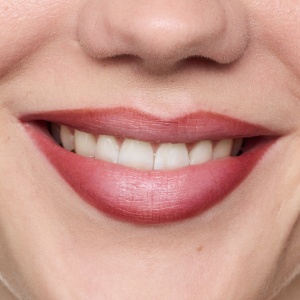 [Creion de buze rezistent line & stain! creion de buze tattoo lip liner, must have brown 02, essence - 1001cosmetice.ro] [9]