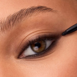 [Creion dermatograf pentru ochi long-lasting, retractabil, black fever 01, essence, 0.28 g - 1001cosmetice.ro] [6]