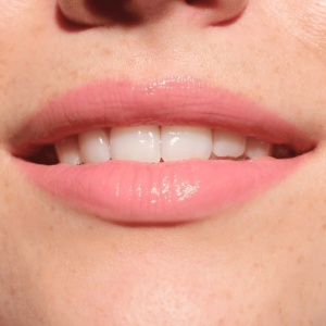 [Luciu de buze melt & plump hyp-nude-tized 020, catrice + gratis luciu de buze stralucitor juicy bomb party kiwi kisses 04 essence - 1001cosmetice.ro] [6]