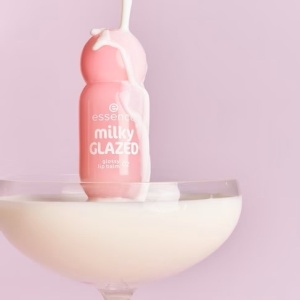 [Balsam de buze strălucitor milky glazed, strawberry whip 02, essence 4 ml - 1001cosmetice.ro] [7]