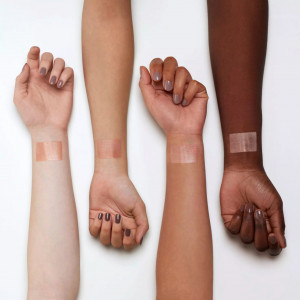Highlighter - iluminator make me glow backed 10, essence thumb 4 - 1001cosmetice.ro