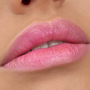 Ruj space glow care își schimbă culoarea essence thumb 3 - 1001cosmetice.ro