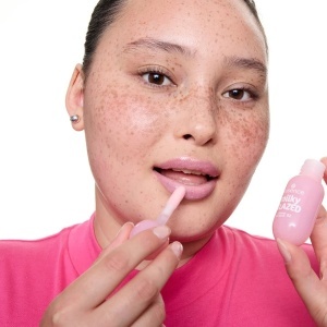 [Balsam de buze strălucitor milky glazed, strawberry whip 02, essence 4 ml - 1001cosmetice.ro] [5]