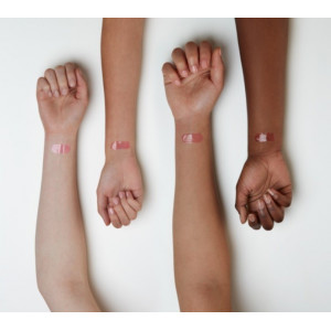 Esence cranberry lip oil ulei de buze 01 thumb 3 - 1001cosmetice.ro