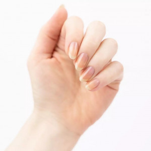 Essence gel nail colour lac de unghii cu aspect de gel 01 gloss n roll thumb 3 - 1001cosmetice.ro