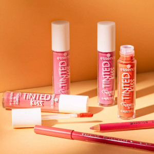 Luciu hidratant pentru buze tinted kiss pink & fabulous 01 essence thumb 7 - 1001cosmetice.ro