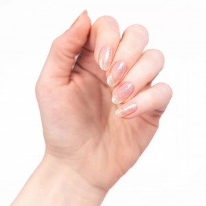 Essence gel nail colour lac de unghii cu aspect de gel 18 dazzling shell thumb 7 - 1001cosmetice.ro