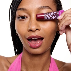 [Luciu de buze strălucitor juicy bomb crushed berry 110 essence, 10 ml - 1001cosmetice.ro] [7]