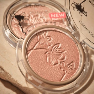 [Pudra iluminatoare more than glow highlighter beyond golden glow 030 catrice - 1001cosmetice.ro] [4]