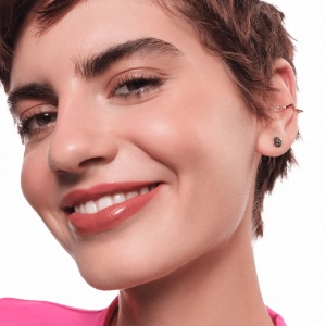 [Ruj de buze satin glow luminous shine lipstick whole latte love 01 essence, 3.5 g - 1001cosmetice.ro] [5]