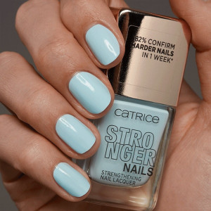 Catrice stronger nails strengthening lac intaritor pentru unghii mighty blue 11 thumb 2 - 1001cosmetice.ro