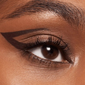 [Creion dermatograf pentru ochi long-lasting, retractabil, black fever 01, essence, 0.28 g - 1001cosmetice.ro] [4]