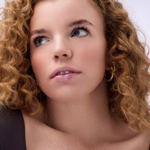 [Luciu de buze melt & plump more amore 010, catrice + gratis luciu de buze stralucitor juicy bomb party strawberry sprinkles 05 essence - 1001cosmetice.ro] [8]