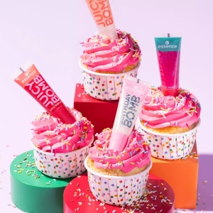 [Luciu pentru buze birthday bomb shiny lipgloss cake my day! 01 essence - 1001cosmetice.ro] [9]